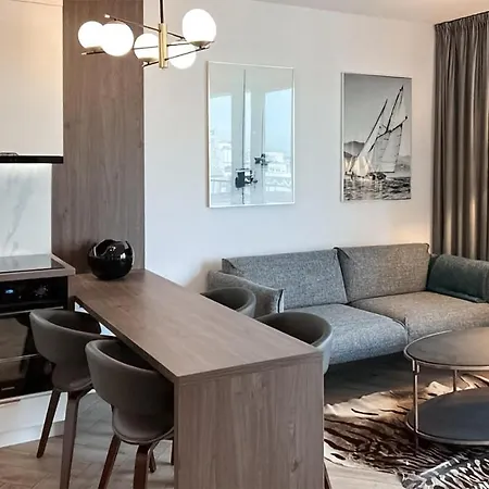 アパート In With Kitchen *